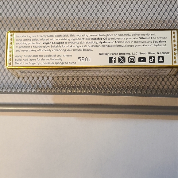 Farah Creamy Malai Blush Stick She Money -Ruby Red NIB 7 G/.25 Oz - Picture 8 of 8